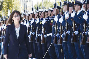 Με τρόπο πανηγυρικό η ορκωμοσία της πρώτης γυναίκας Προέδρου της Δημοκρατίας, Κατερίνας Σακελλαροπούλου.