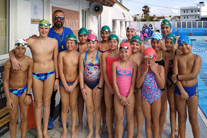 Οι αθλητές του ΕΓΟΗ με τον προπονητή τους κ. Δημόπουλο