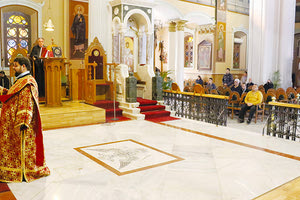 Λιγότερος κόσμος στις εκκλησίες