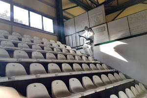 Στιγμιότυπα από την απολύμανση στο κλειστό του ΒΑΚ