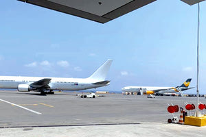 αεροπλάνα στην πίστα του αεροδρομίου «Νίκος Καζαντζάκης»