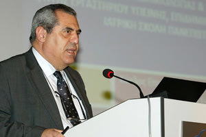 ο καθηγητής Επιδημιολογίας & Προληπτικής Ιατρικής του Εργαστηρίου Υγιεινής Άγγελος Χατζάκης