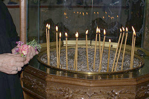 Σταυροπροσκυνήσεως εκκλησία κεριά