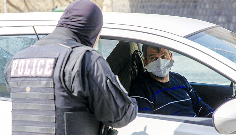 Δεκάδες συνεργεία χθες για τους ελέγχους κατά την απαγόρευση της κυκλοφορίας των πολιτών