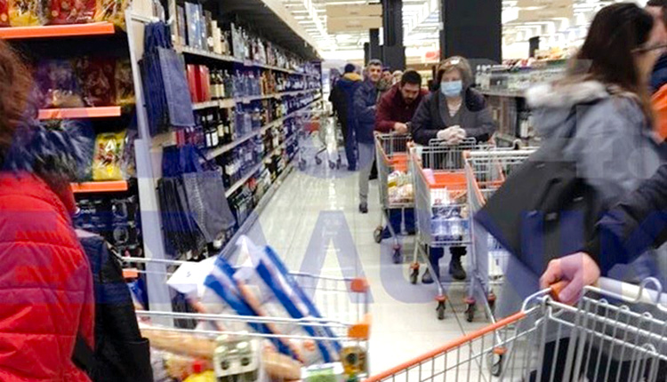 στους διαδρόμους των σούπερ-μάρκετ με τον Κορωναϊό