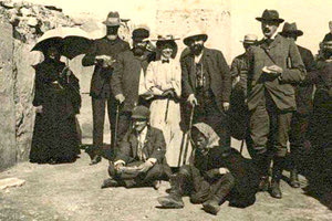 Η φωτογραφία της ημέρας: Ο ΣΕΡ ΑΡΘΟΥΡ Έβανς στις ανασκαφές της Φαιστού