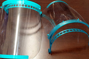 Το Ελληνικό Μεσογειακό Πανεπιστήμιο ήδη παρέδωσε τις πρώτες περίπου 20 τρισδιάστατα εκτυπωμένες προστατευτικές μάσκες προσώπου στα δύο νοσοκομεία του Ηρακλείου