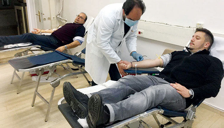 Σπεύδουν οι εθελοντές στο σταθμό αιμοδοσίας