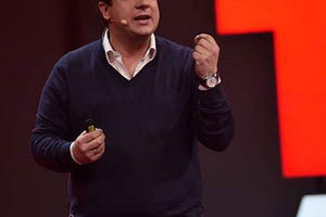 ΜΑΝΩΛΗΣ ΔΕΡΜΙΤΖΑΚΗΣ: Ένας Ηρακλειώτης στην πρώτη γραμμή της μάχης με τον ιό