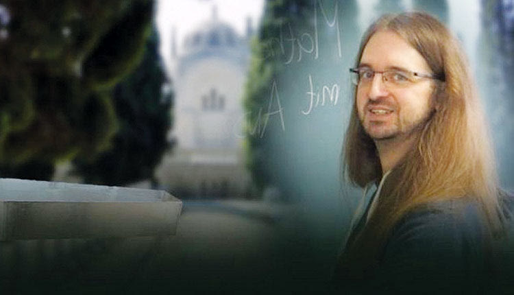ΗΡΘΕ ΜΟΝΟΣ ΚΑΙ ΚΗΔΕΥΤΗΚΕ ΜΟΝΟΣ Ο ΓΕΡΜΑΝΟΣ ΚΑΘΗΓΗΤΗΣ: Ταφή στο Ηράκλειο με παράλληλη τελετή στη Βρέμη