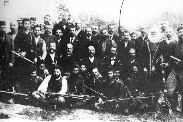 Η φωτογραφία της ημέρας: ΕΠΑΝΑΣΤΑΤΕΣ στο στρατόπεδο του Ακρωτηρίου 1897-98
