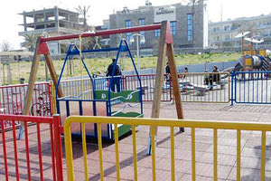 η παιδική χαρά στον Καράβολα