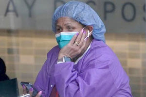 Ο κοροναϊός εξαπλώνεται με ραγδαίους ρυθμούς στις ΗΠΑ