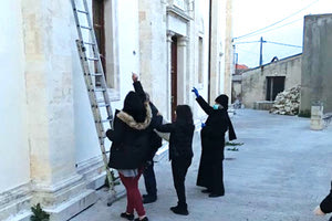 Εκπλήρωσαν το τάμα και έζωσαν τον Άγιο Μηνά Επισκοπής