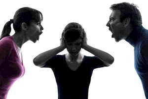 ενδοοικογενειακή βία