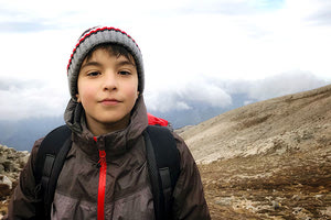 Μένει σπίτι, διαβάζει Καζαντζάκη ο μαθητής της Ε΄τάξης του 19ου Δημοτικού σχολείου Ηρακλείου, Σταύρος Φωτεινάκης