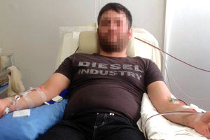 Ο ΑΝΔΡΕΑΣ ΑΠΟ ΤΗΝ ΚΡΗΤΗ ΣΩΖΕΙ ΕΝΑ ΤΟΥΡΚΑΚΙ ως δότης μυελού των οστών