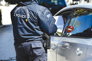 μπλόκα σε όλους τους οδικούς άξονες για την απαγόρευση κυκλοφορίας