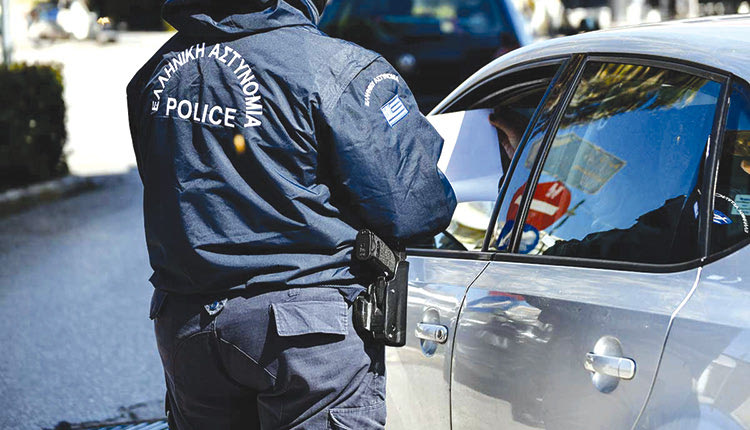 μπλόκα σε όλους τους οδικούς άξονες για την απαγόρευση κυκλοφορίας