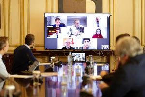 συζήτησε μέσω τηλεδιάσκεψης με εκπρόσωπους του τουριστικού κλάδου ο πρωθυπουργός Κυριάκος Μητσοτάκης.