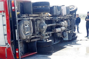 Εμπλοκή πυροσβεστικού οχήματος σε καραμπόλα