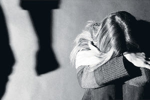 ενδοοικογενειακή βία