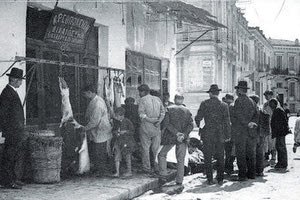 Η φωτογραφία της ημέρας: 1918. Ετοιμασίες για το Πάσχα των Ελλήνων.