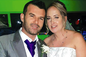 Ο 36χρονος Έλληνας και η 37χρονη Βρετανίδα παντρεύτηκαν τον Φεβρουάριο και σχεδιάζουν ταξίδι του μέλιτος στην Κρήτη, αργότερα φέτος