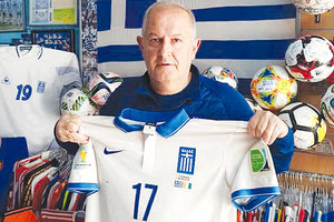 Ο Γαλανόλευκος Φάρος βγάζει σε δημοπρασία τη φανέλα του Γκέκα στη μάχη κατά του Κοροναϊού