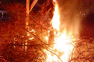 Μέχρι και Ιούδα έκαψαν σε κάποιες γειτονιές του Ηρακλείου