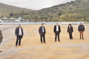 Το γήπεδο Καστελίου που ανακατασκευάζεται με κονδύλια της Π.Ε. Ηρακλείου, επισκέφθηκε ο αντιπεριφερειάρχης, Νίκος Συριγωνάκης.