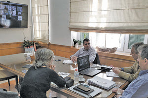 Περιφέρεια Κρήτης και παραγωγικοί φορείς, σε μια πολύωρη τηλεδιάσκεψη