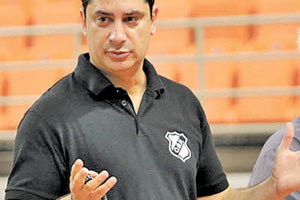 Ο προπονητής της ομάδας μπάσκετ του ΟΦΗ, Βασίλης Ράλλης