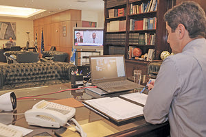 υρεία τηλεδιάσκεψη που είχε χθες ο υφυπουργός Λευτέρης Αυγενάκης με τους 130 εκπροσώπους της αθλητικής οικογένειας