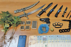 συνελήφθησαν για κατοχή και διακίνηση μεγάλων ποσοτήτων ναρκωτικών