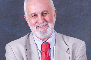 ο ομότιμος καθηγητής Πνευμονολογίας Νίκος Σιαφάκας