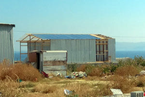 Νέα αυθαίρετη κατασκευή εντοπίστηκε στην περιοχή των πρώην σφαγείων της Νέας Αλικαρνασσού, όπου άγνωστοι προχωρούν στην ανέγερση παράνομου κτίσματος