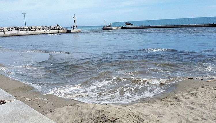 Στην Άρβη σημειώθηκε ένα μικρό τσουνάμι λόγω του σεισμού