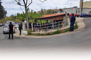 Η κηδεία του Λευτέρη Καλομοίρη στα Ανώγεια σε ταβέρνα συγγενικού προσώπου στην έξοδο των Ανωγείων προς τα Ζωνιανά.