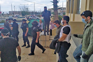 Ο Μανόλης Καλομοίρης κατά την έξοδό του από το δικαστήριο Ρεθύμνου