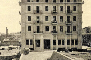 Η φωτογραφία της ημέρας: Ανατολική πλευρά του Ηρακλείου με το Μέγαρο Φυτάκη προπολεμικά