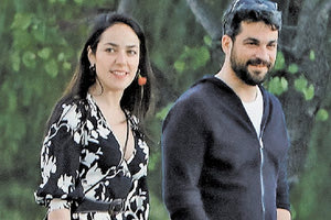 Την υφυπουργό Εργασίας Δόμνα Μιχαηλίδου και τον δήμαρχο Χανίων Παναγιώτη Σημανδηράκη συνέλαβε ο φωτογραφικός φακό