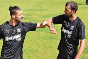 Έτσι χαιρετάνε στον ΟΦΗ στην εποχή του κοροναϊού