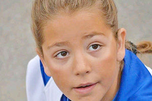 το τελευταίο “αντίο” την 14χρονη κολυμβήτρια των Αργοναυτών Εφη Κριτσωτάκη που στις 11 Φεβρουαρίου 2020 είχε συγκλονίσει την τοπική κοινωνία με την πτώση της από τα ενετικά τείχη στο Κομμένο Μπεντένι.