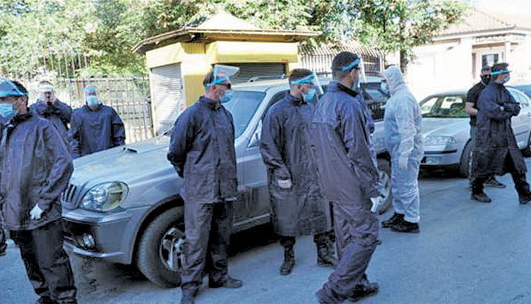 Σε εφαρμογή τέθηκε χθες το επιχειρησιακό σχέδιο «Ημέρα 0 Ημέρα 7 Ημέρα 14» που  περιλαμβάνει σαρωτικούς ελέγχους σε οικισμό Ρομά στη Λάρισα.