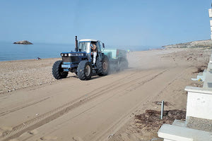 οι εργασίες για να ανοίξει η πλαζ Kαρτερού