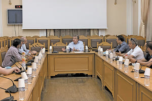 Την επαναπρόσληψη τους ζητούν οι οδηγοί τουριστικών λεωφορείων Κρήτης στο πλαίσιο της συνάντησης στην Περιφέρεια