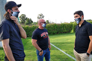 ο Λευτέρης Αυγενάκης στο ΒΑΚ και είχε συνομιλία με τον αντιπρόεδρο της ΠΑΕ ΟΦΗ Γιώργο Σαμαρά, τον Εμπορικό Διευθυντή της ομάδας Λεωνίδα Παπαβασιλάκη