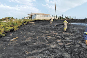 η φωτιά που εκδηλώθηκε στην περιοχή της Λυγαριάς και έκαψε περίπου δεκαπέντε  στρέμματα χορτολιβαδικής και δασικής έκτασης