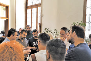 Από τη διαμαρτυρία στη Λότζια οι αγανακτισμένοι καταστηματάρχες